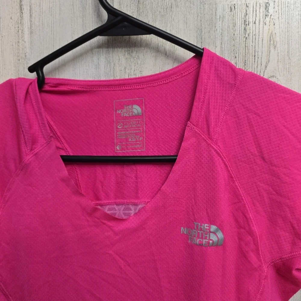 The North Face Flight Series Flash Dry Women's Pink V-Neck Top Size XS - Picture 2 of 8